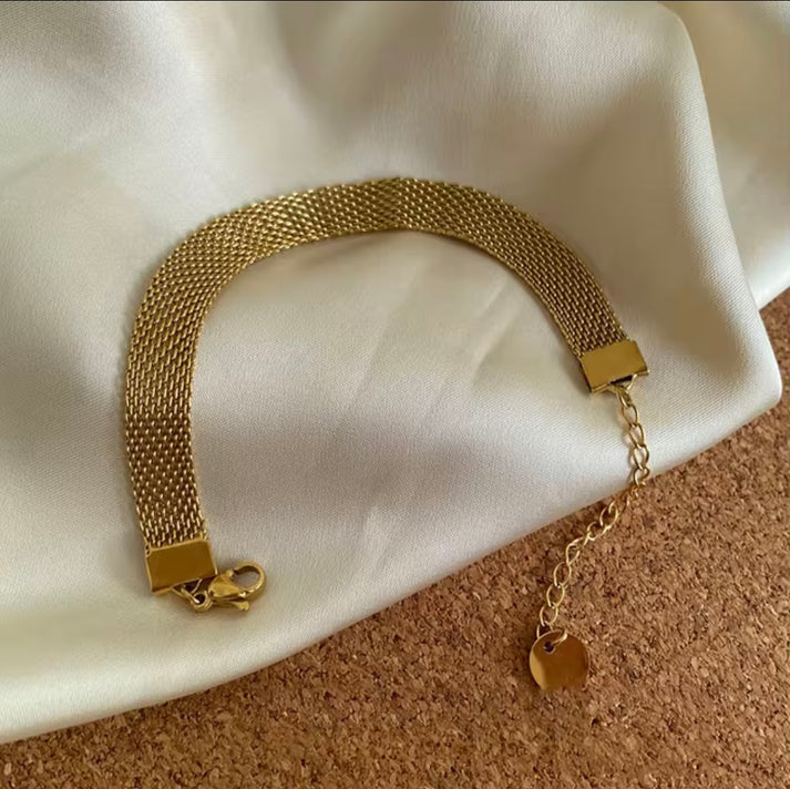 Golden Link Chain Bracelet